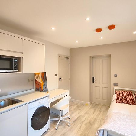 Morden Stratford Studio 1 Hotel Londra Exterior foto