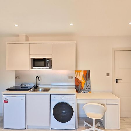 Morden Stratford Studio 1 Hotel Londra Exterior foto